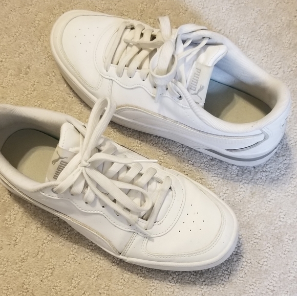 Womens size 7.5 white silver puma sneakers - Picture 6 of 8
